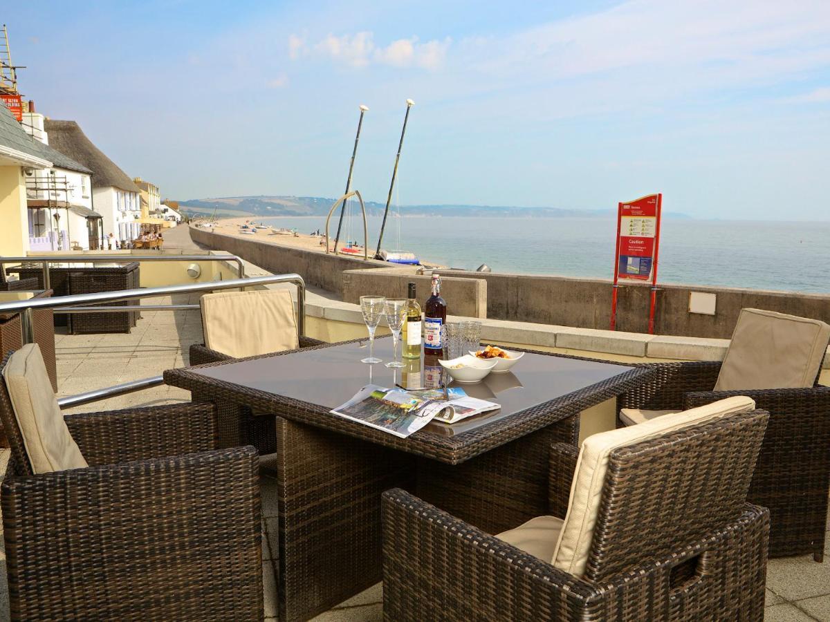 1 At The Beach Beesands Luaran gambar
